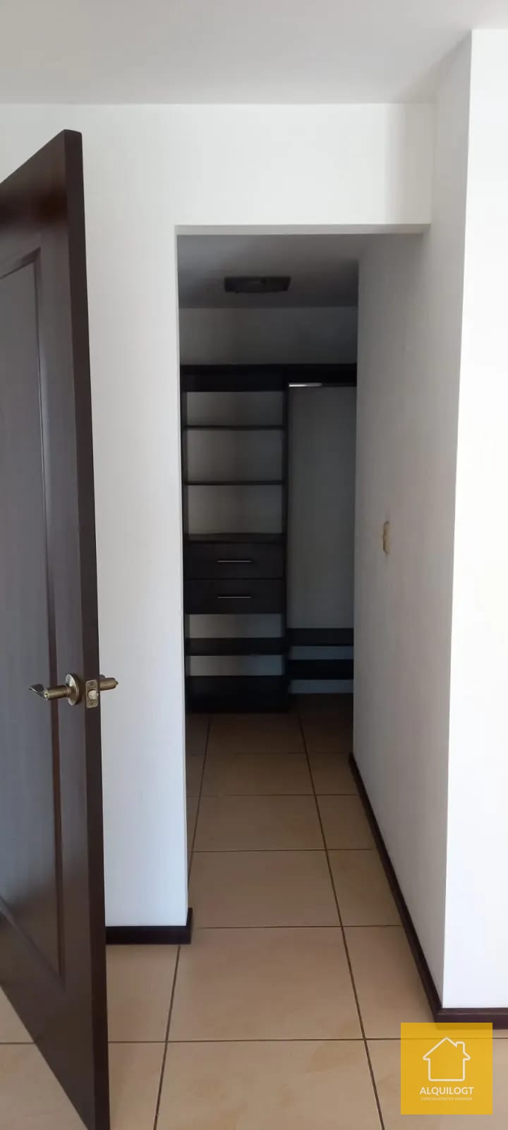 Apartamento en Madeleine zona 10 — Apartamento en Alquiler en Zona 10, Guatemala, Ciudad — foto 8 de 10
