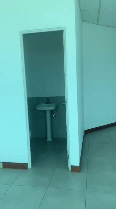 Oficina Pequeña en Portal del Bosque Cerca Decocity — Oficina en Alquiler en Portal del Bosque, Carretera a El Salvador, Guatemala, Ciudad — foto 3 de 5