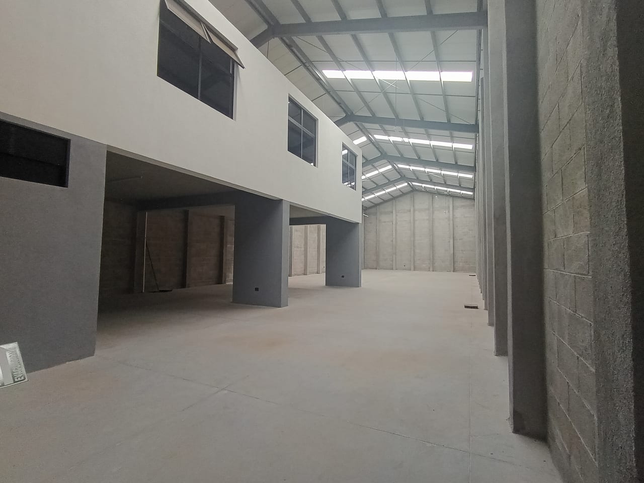Renta de Ofibodega tipo A - desde 420.88 m² en Chimaltenango — Bodega / Ofibodega en Alquiler en San Andrés Itzapa, Chimaltenango — foto 4 de 6