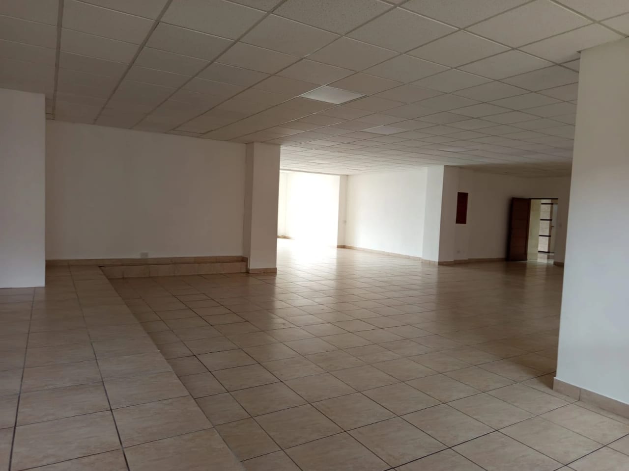 Se Renta Amplia Oficina Corporativa de 240 MT2 en Zona 13 — Oficina en Alquiler en Zona 13, Guatemala, Ciudad — foto 11 de 17