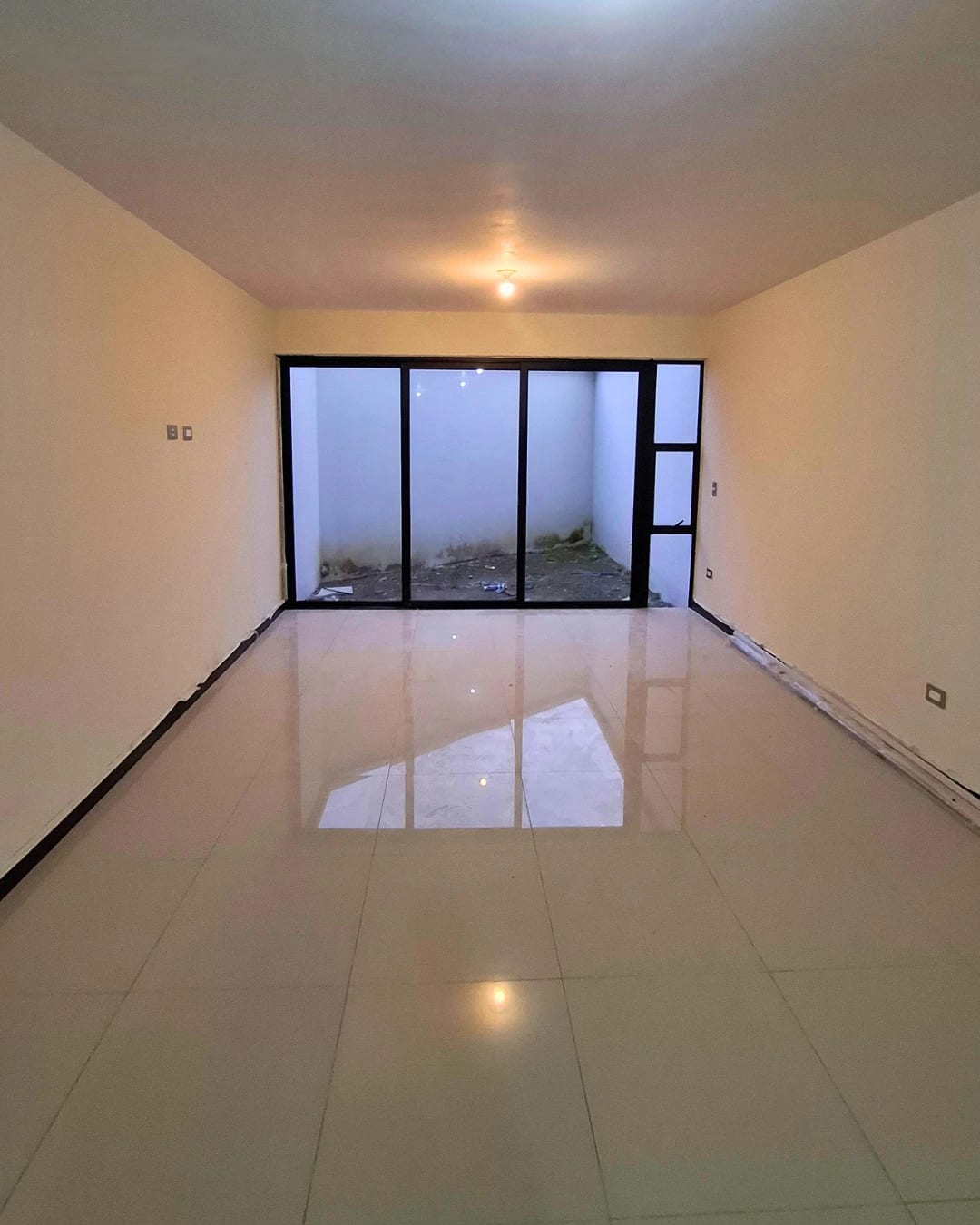 Casa en venta en zona 16, entrega inmediata. — Casa en Venta en Hacienda Real, Zona 16, Guatemala, Ciudad — foto 3 de 9