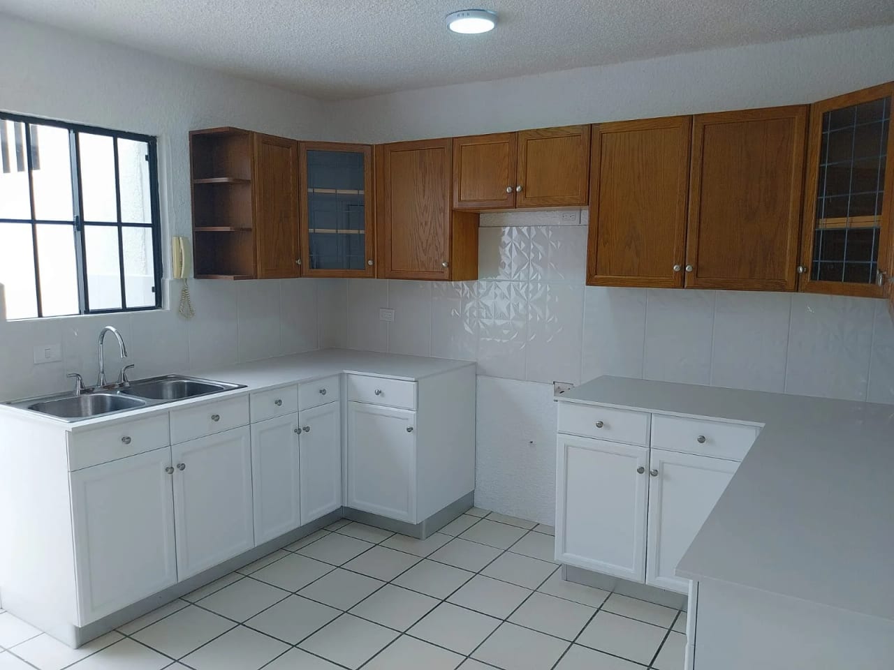 Casa Remodelada en Pinabetes — Casa en Venta en San José Pinula, Guatemala, Ciudad — foto 2 de 13