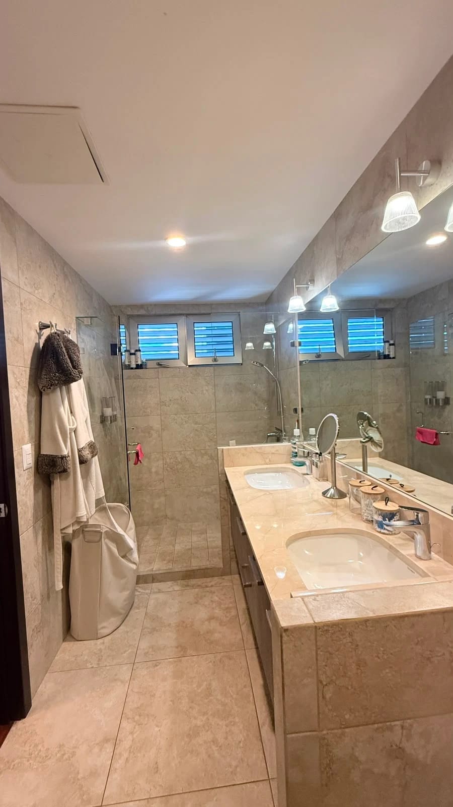 Apartamento en venta, Edificio Santa Sofia, zona 10 — Apartamento en Venta en Santa Sofía, Zona 10, Guatemala, Ciudad — foto 11 de 12
