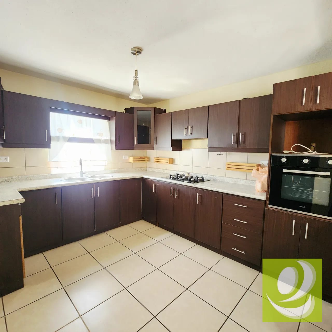 • Tu Nuevo Hogar Te Espera en Residencial los Olivos Zona 18 — Casa en Venta en Zona 18, Guatemala, Ciudad — foto 2 de 6