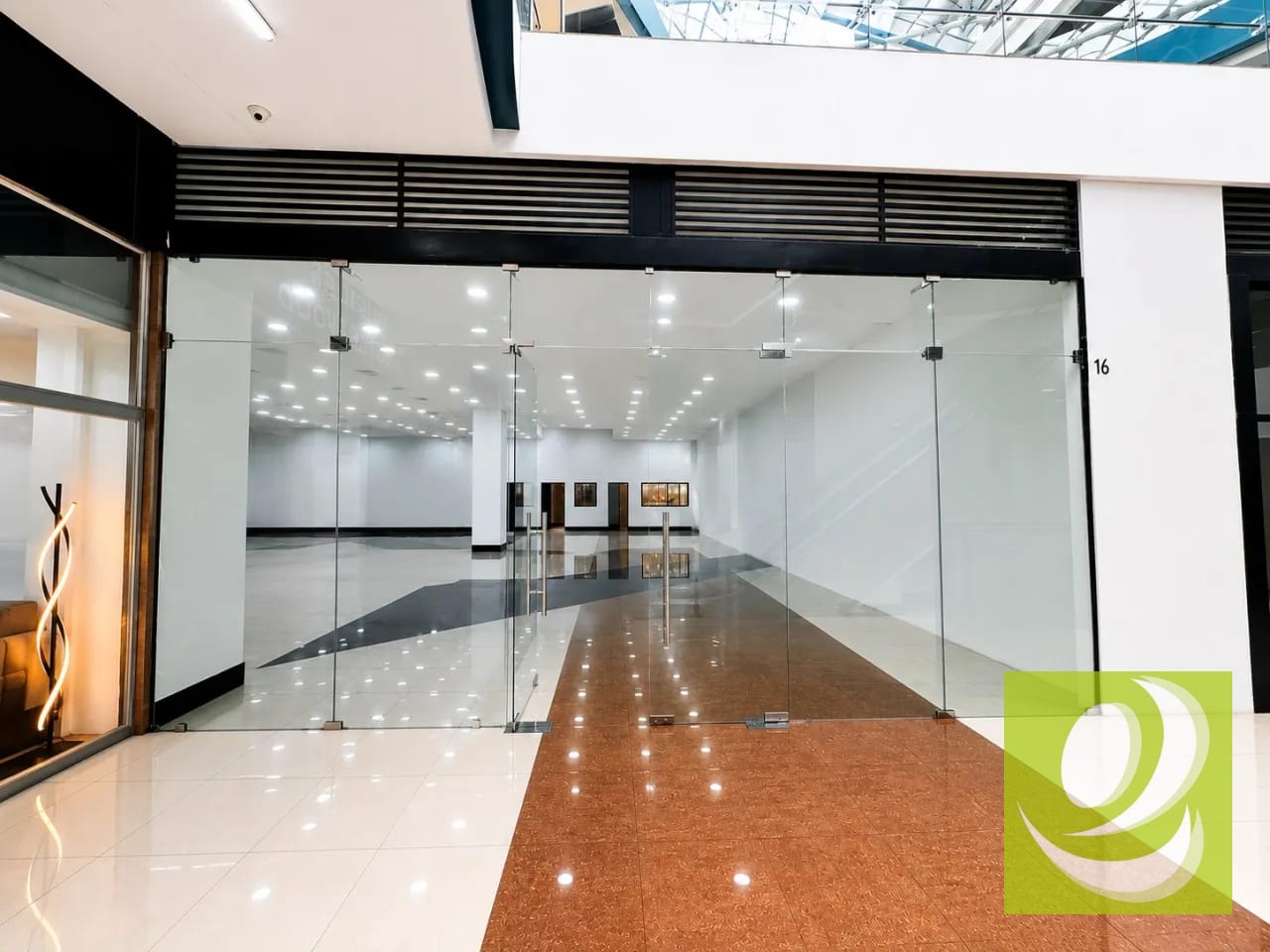 Local Comercial en Renta – Zona 7, Ciudad de Guatemala Precio de renta: USD 8,065 mensuales Código: PAL-024-01-22-13 — Local en Alquiler en Zona 7, Guatemala, Ciudad — foto 1 de 6