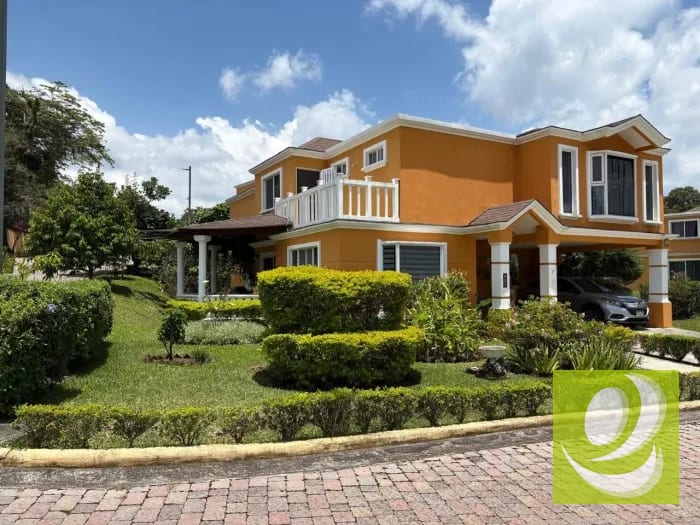 Vendo o Rento Casa en CAES en San Martin de Allende — Casa en Venta en Centro Comercial Pradera, Santa Catarina Pinula, Guatemala, Ciudad — foto 1 de 12