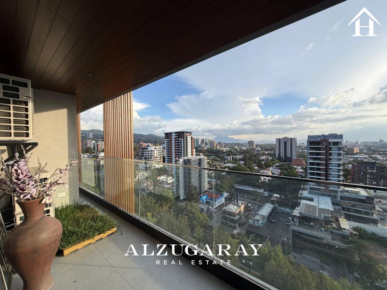 Apto C/ Vista Espectacular 4 Hab / 5 Parqueos / Zona 15 — Apartamento en Venta en Vista Hermosa I, Zona 15, Guatemala, Ciudad — foto 4 de 10