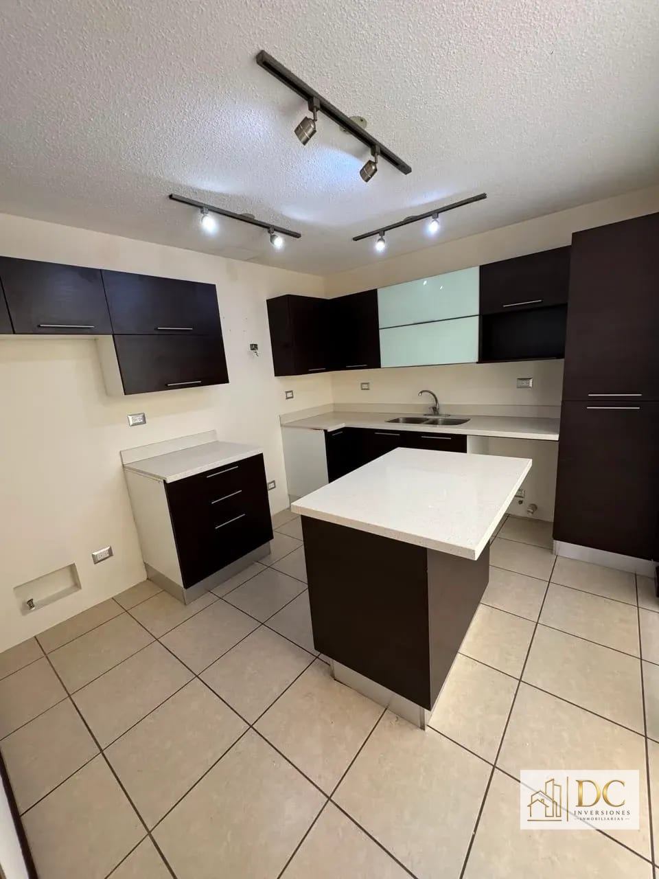 đ Casa en Renta â 3 Hab + JardĂn y Sala Familiar | Ensenada de San Isidro | Zona 16 â Casa en Alquiler en Ensenada de San Isidro, Zona 16, Guatemala, Ciudad â foto 3 de 17