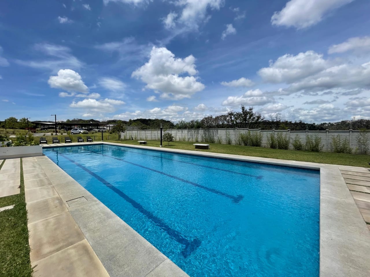 Vendo apartamento en Zona 16 REMATE BANCARIO EN NIVEL 1 CON JARDIN — Apartamento en Venta en senderos, Zona 16, Guatemala, Ciudad — foto 2 de 17