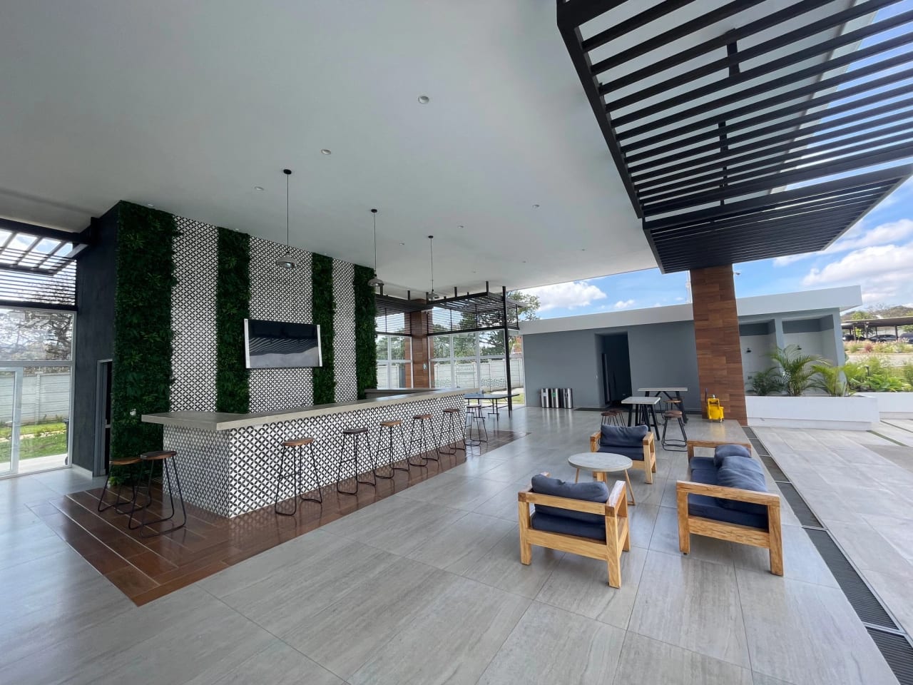 Vendo apartamento en Zona 16 REMATE BANCARIO EN NIVEL 1 CON JARDIN — Apartamento en Venta en senderos, Zona 16, Guatemala, Ciudad — foto 17 de 17