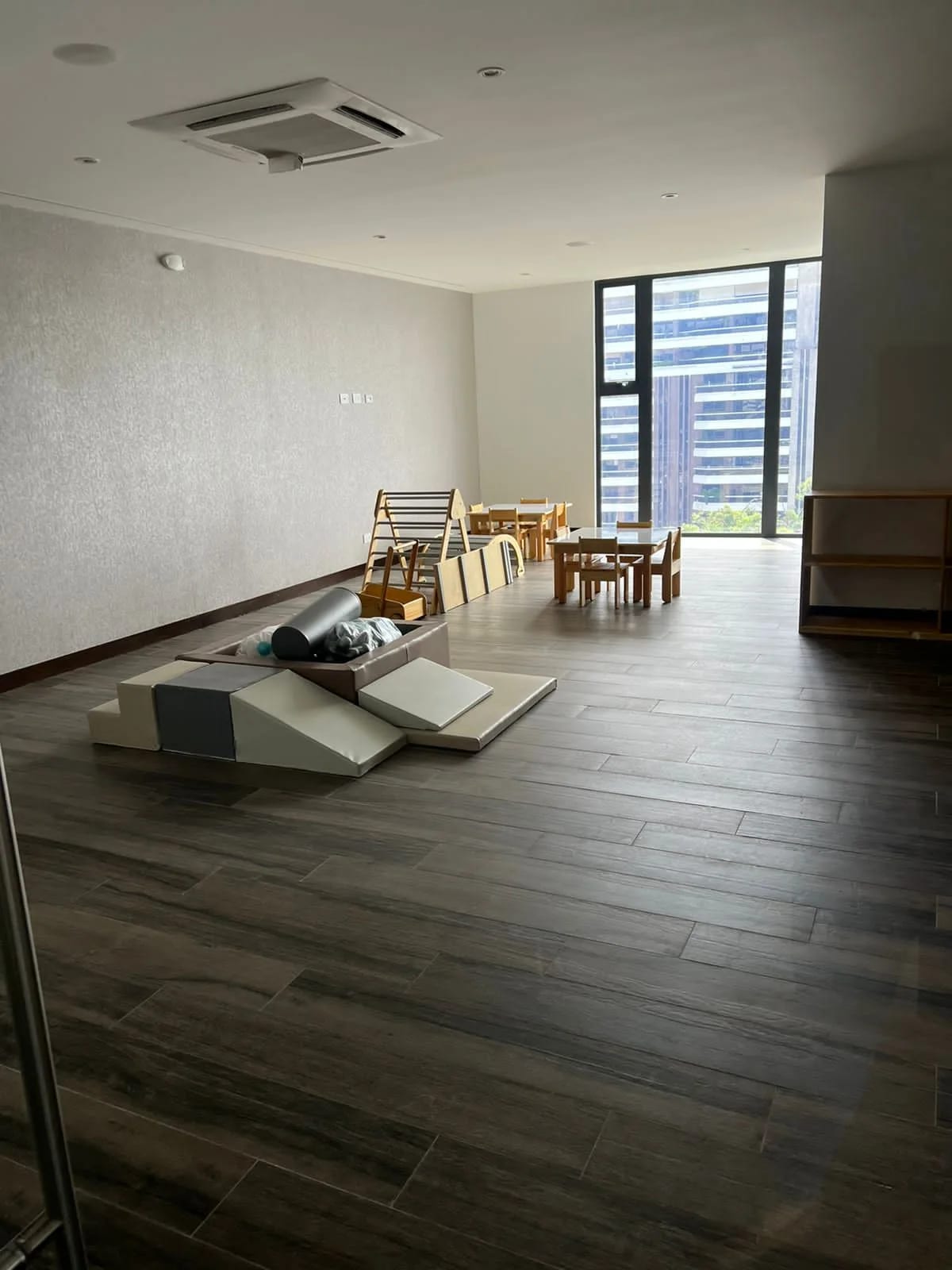 Rento apartamento en Zona 10 CERCA FONTABELLA EDIFICIO DE LUJO — Apartamento en Alquiler en Vasanta, Zona 10, Guatemala, Ciudad — foto 9 de 17