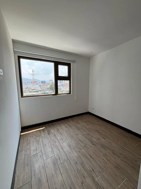 Rento apartamento en Zona 10 CERCA DE OAKLAND MALL — Apartamento en Alquiler en Marques de Oakland, Zona 10, Guatemala, Ciudad — foto 12 de 16