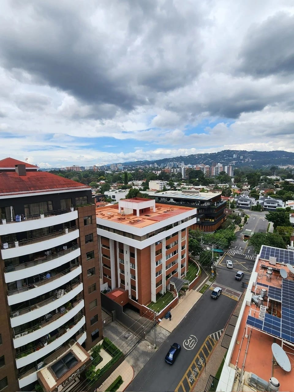 Rento apartamento en Zona 14 EDIFICIO EXCLUSIVO CERCA DE LA NORIA — Apartamento en Alquiler en Attica, Zona 14, Guatemala, Ciudad — foto 10 de 17