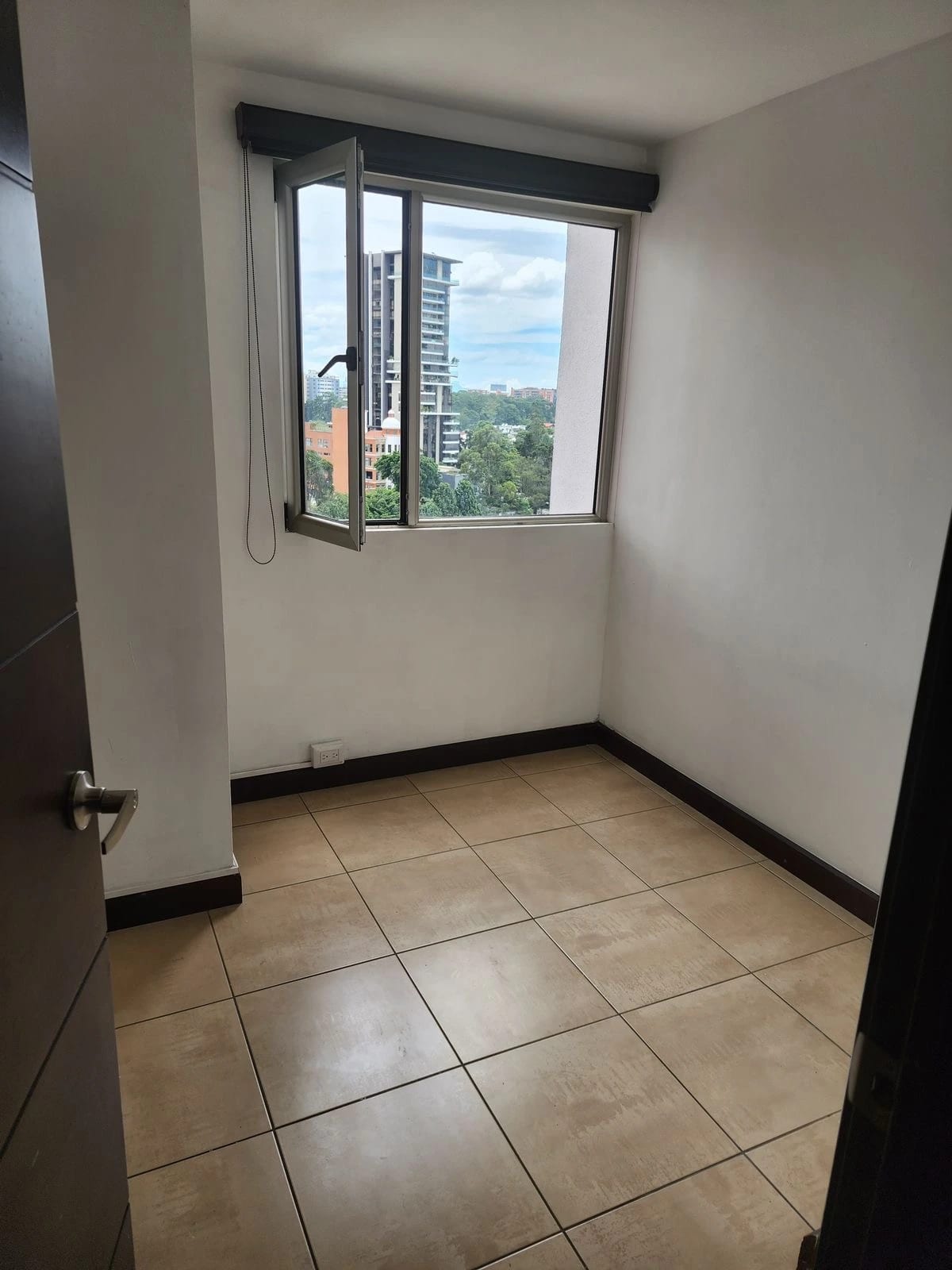 Rento apartamento en Zona 14 EDIFICIO EXCLUSIVO CERCA DE LA NORIA — Apartamento en Alquiler en Attica, Zona 14, Guatemala, Ciudad — foto 16 de 17