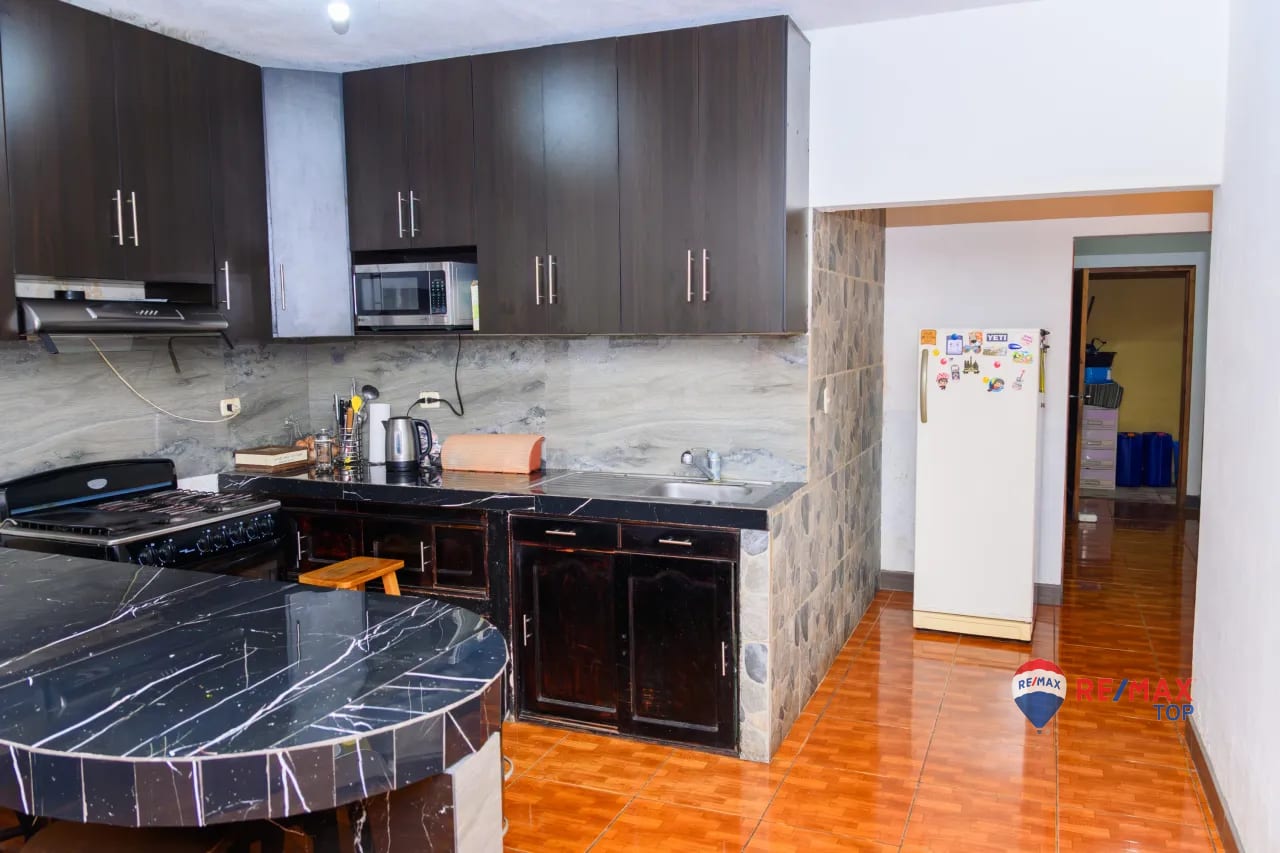Casa de 2 Niveles en Exclusivo Residencial CACIC, Cobán, Alta Verapaz — Casa en Venta en Cobán, Alta Verapaz — foto 5 de 12