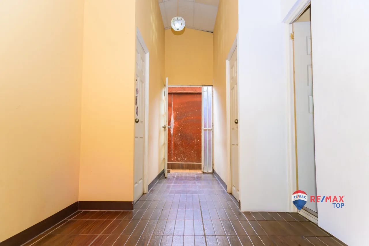 Casa de 2 Niveles en Exclusivo Residencial CACIC, Cobán, Alta Verapaz — Casa en Venta en Cobán, Alta Verapaz — foto 9 de 12