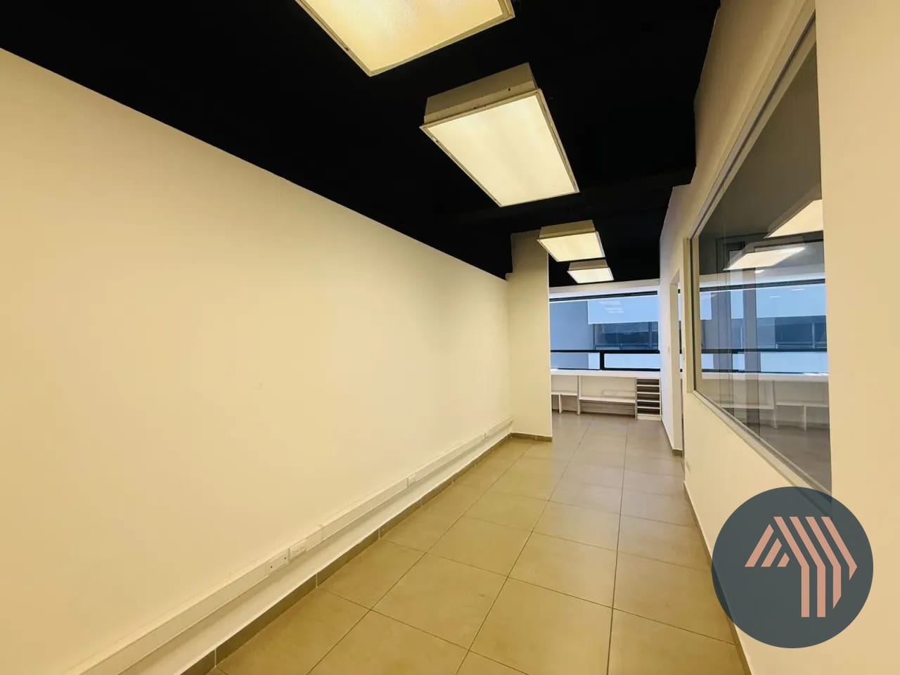 Alquiler de Centrica Oficina 67.80MT2 - Centro Empresarial, Zona 10 — Oficina en Alquiler en Centro Empresarial, Zona 10, Guatemala, Ciudad — foto 2 de 6