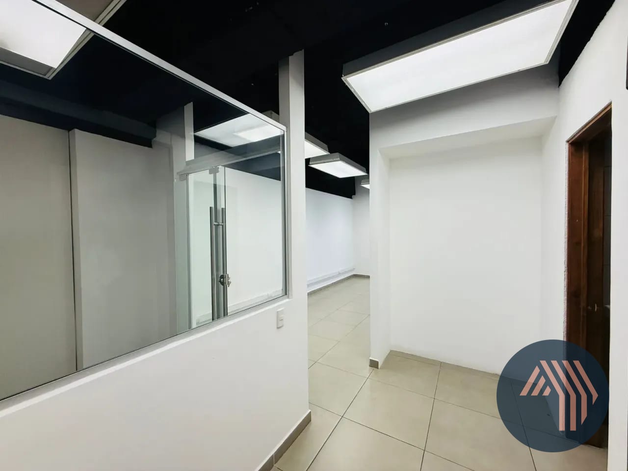 Alquiler de Centrica Oficina 67.80MT2 - Centro Empresarial, Zona 10 — Oficina en Alquiler en Centro Empresarial, Zona 10, Guatemala, Ciudad — foto 1 de 6