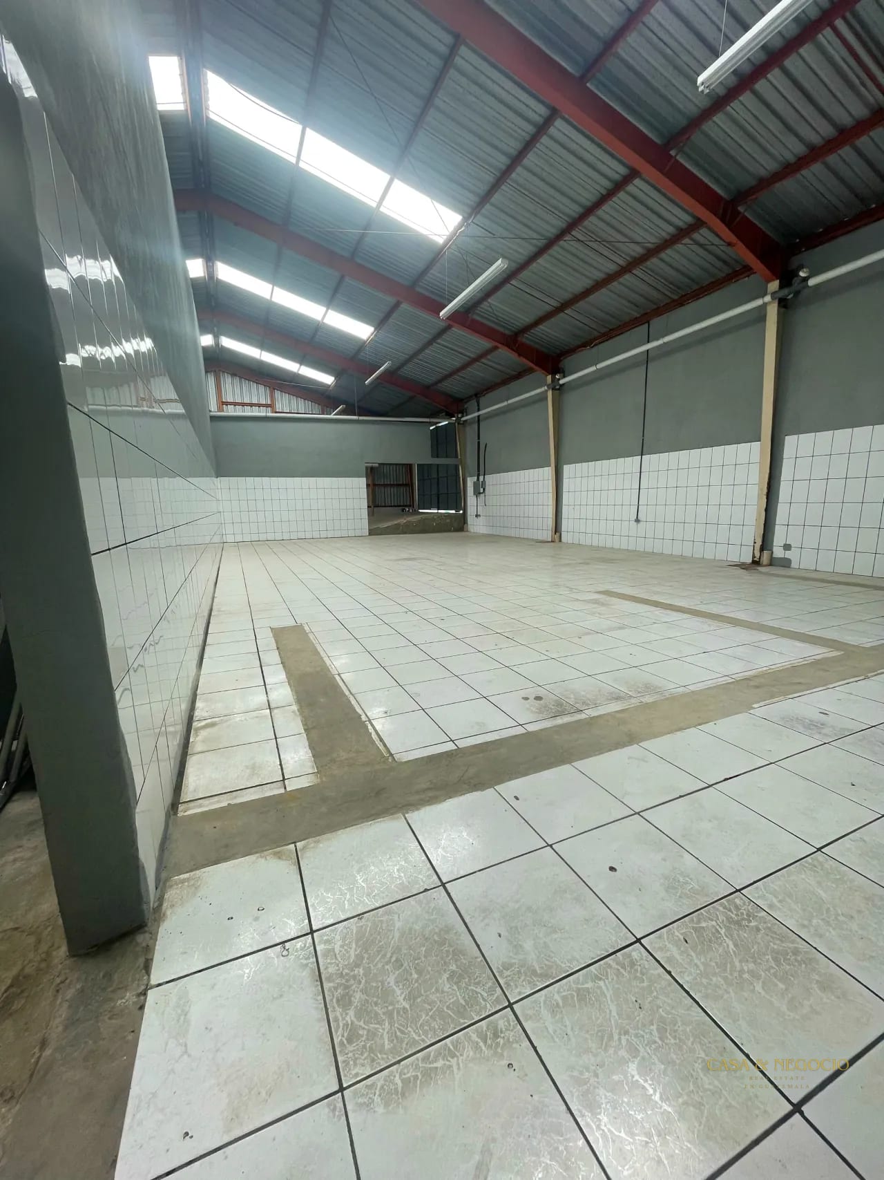 Bodega en Renta de 840 m² | Acceso inmediato a Boulevard El Naranjo — Bodega / Ofibodega en Alquiler en Condado Naranjo, Zona 4 Mixco, Guatemala, Ciudad — foto 3 de 4