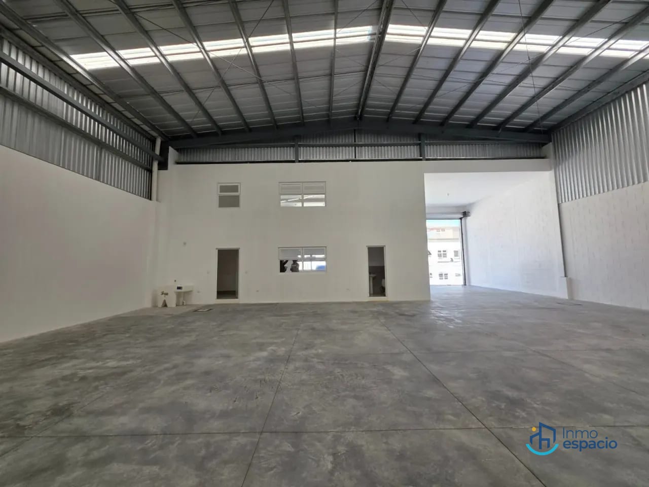 Bodega en renta ubicada en El Naranjo — Bodega / Ofibodega en Alquiler en encinos del naranjo, Zona 4 Mixco, Guatemala, Ciudad — foto 1 de 17