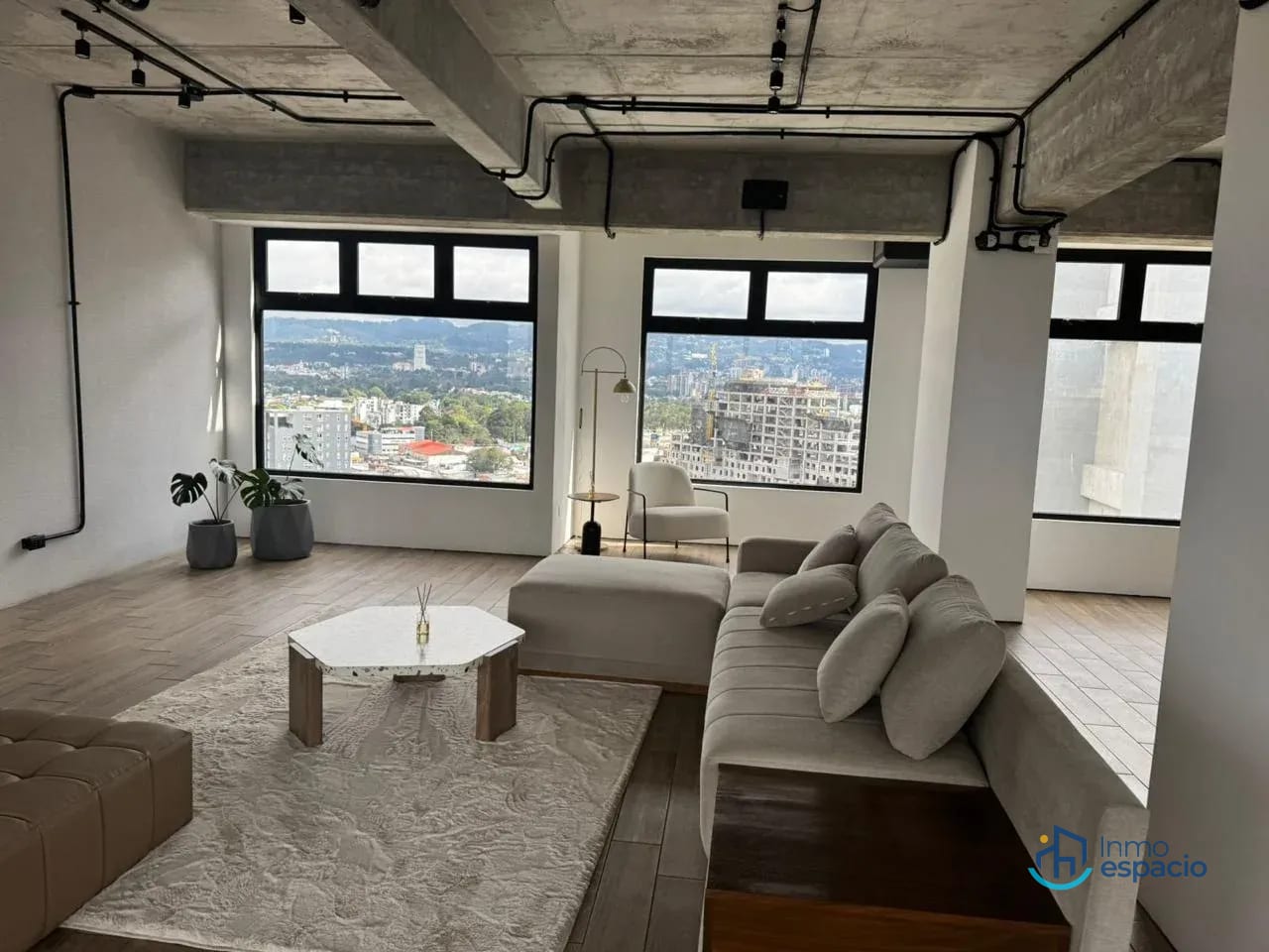 🏢 Apartamento en Alquiler – Zona 4 — Apartamento en Alquiler en Zona 4, Guatemala, Ciudad — foto 1 de 17