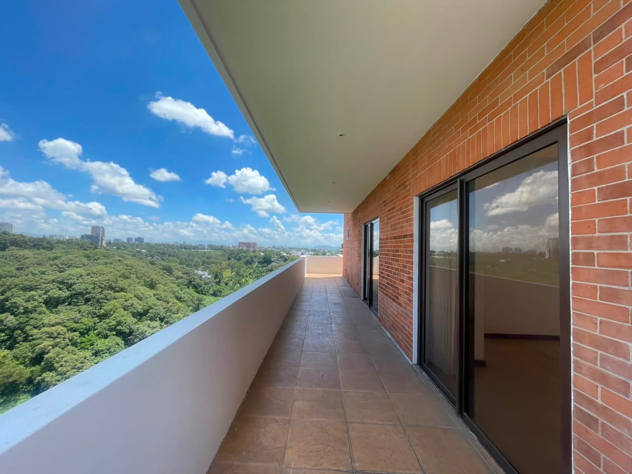 🌅🏡 Apartamento en Zona 15 con amplia terraza y vista panorámica ✨ — Apartamento en Venta en Zona 15, Guatemala, Ciudad — foto 4 de 9