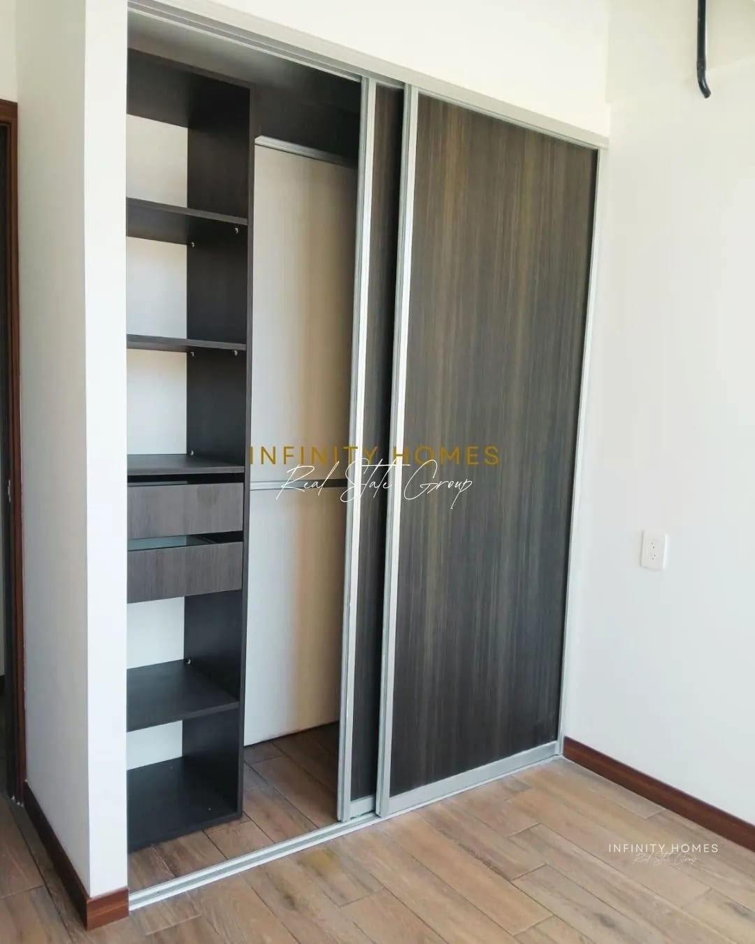 APARTAMENTO EN RENTA INARA Cuatro Norte — Torre Sara, Zona 4 — Apartamento en Alquiler en Inara Cuatro Norte, Zona 4, Guatemala, Ciudad — foto 14 de 15
