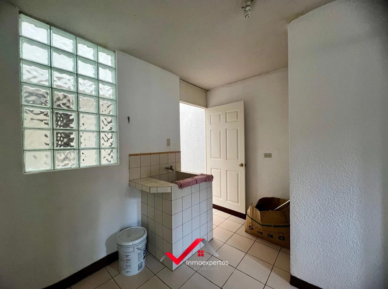 Casa en Venta en Fraijanes KM 27 — Casa en Venta en Carretera a El Salvador, Guatemala, Ciudad — foto 3 de 14