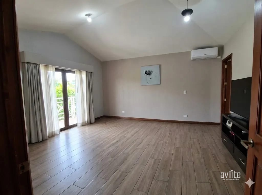 Bosques de La Fontana, zona 4 de Mixco. Venta de hermosa casa — Casa en Venta en Zona 4 Mixco, Guatemala, Ciudad — foto 10 de 14