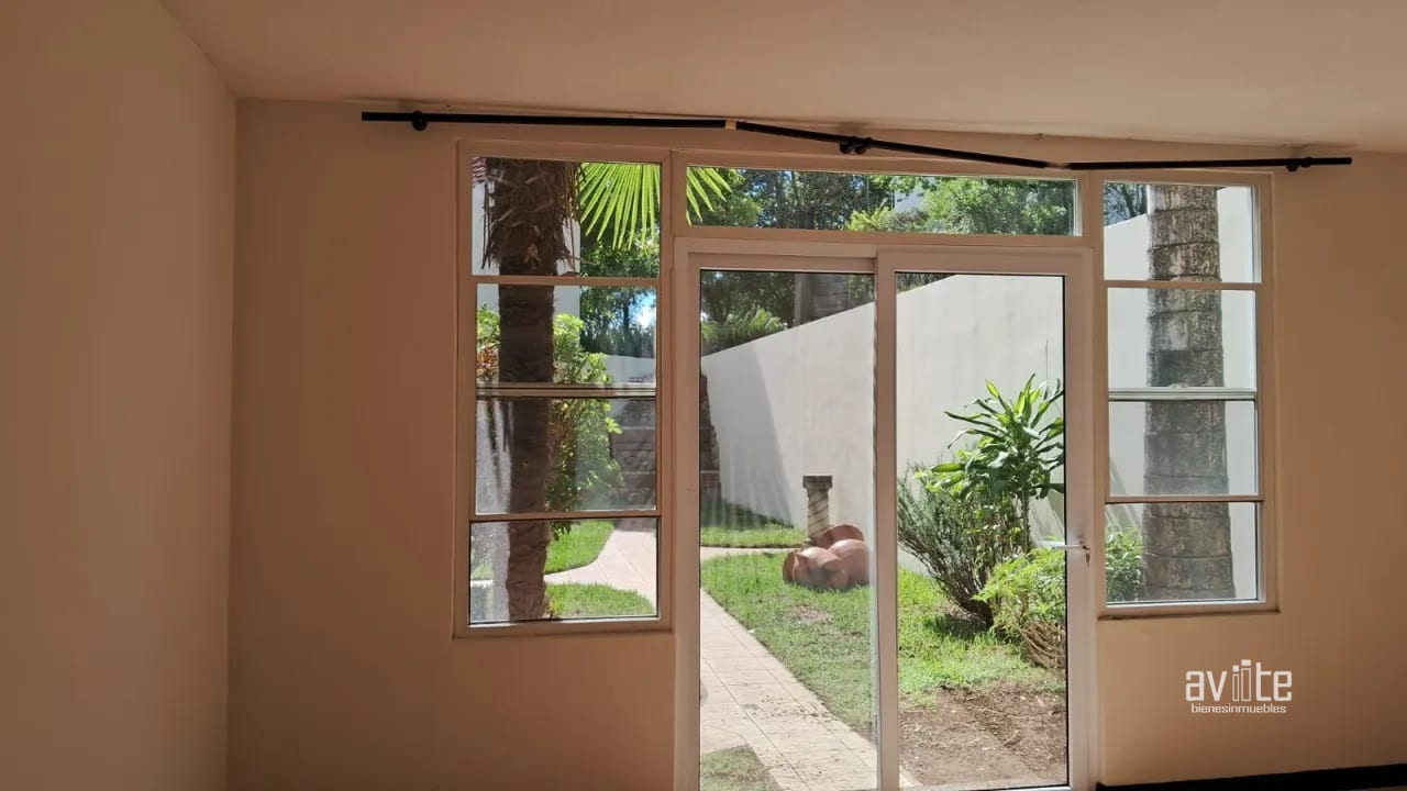 Condado Naranjo, Victoria en Alquiler. — Casa en Alquiler en Condado Naranjo, Zona 4 Mixco, Guatemala, Ciudad — foto 3 de 11