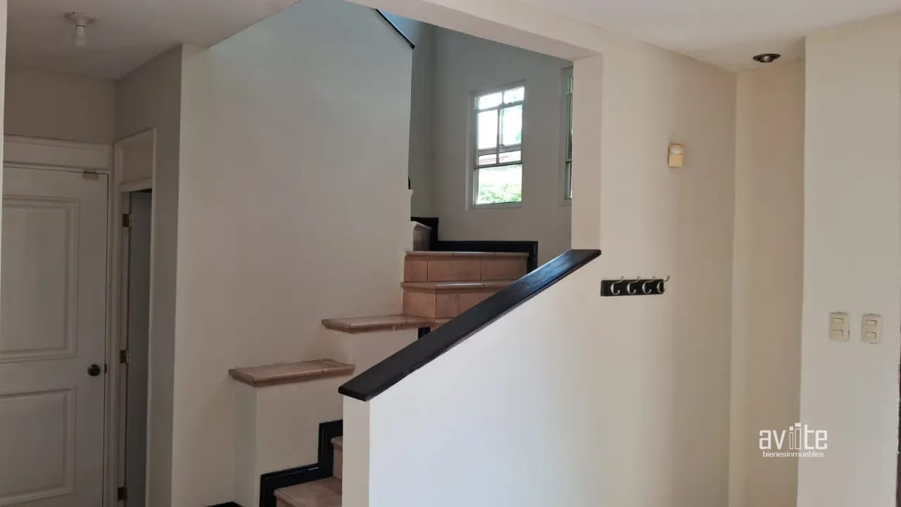 Condado Naranjo, Victoria en Alquiler. — Casa en Alquiler en Condado Naranjo, Zona 4 Mixco, Guatemala, Ciudad — foto 6 de 11