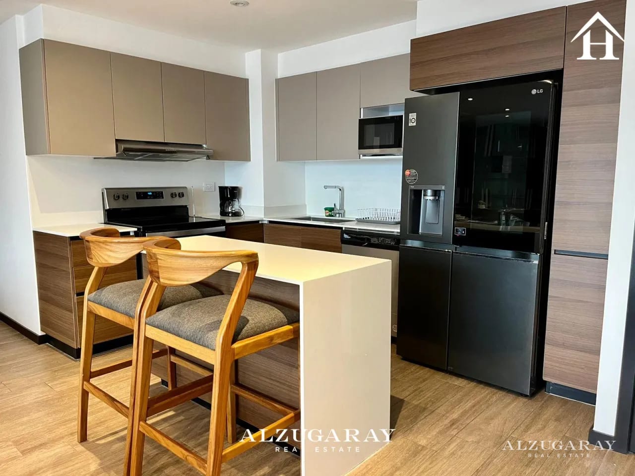 Apto. C/ Balcón, Zona 10 -3 Hab. / Edificio IQ10 — Apartamento en Venta en IQ10, Zona 10, Guatemala, Ciudad — foto 2 de 7