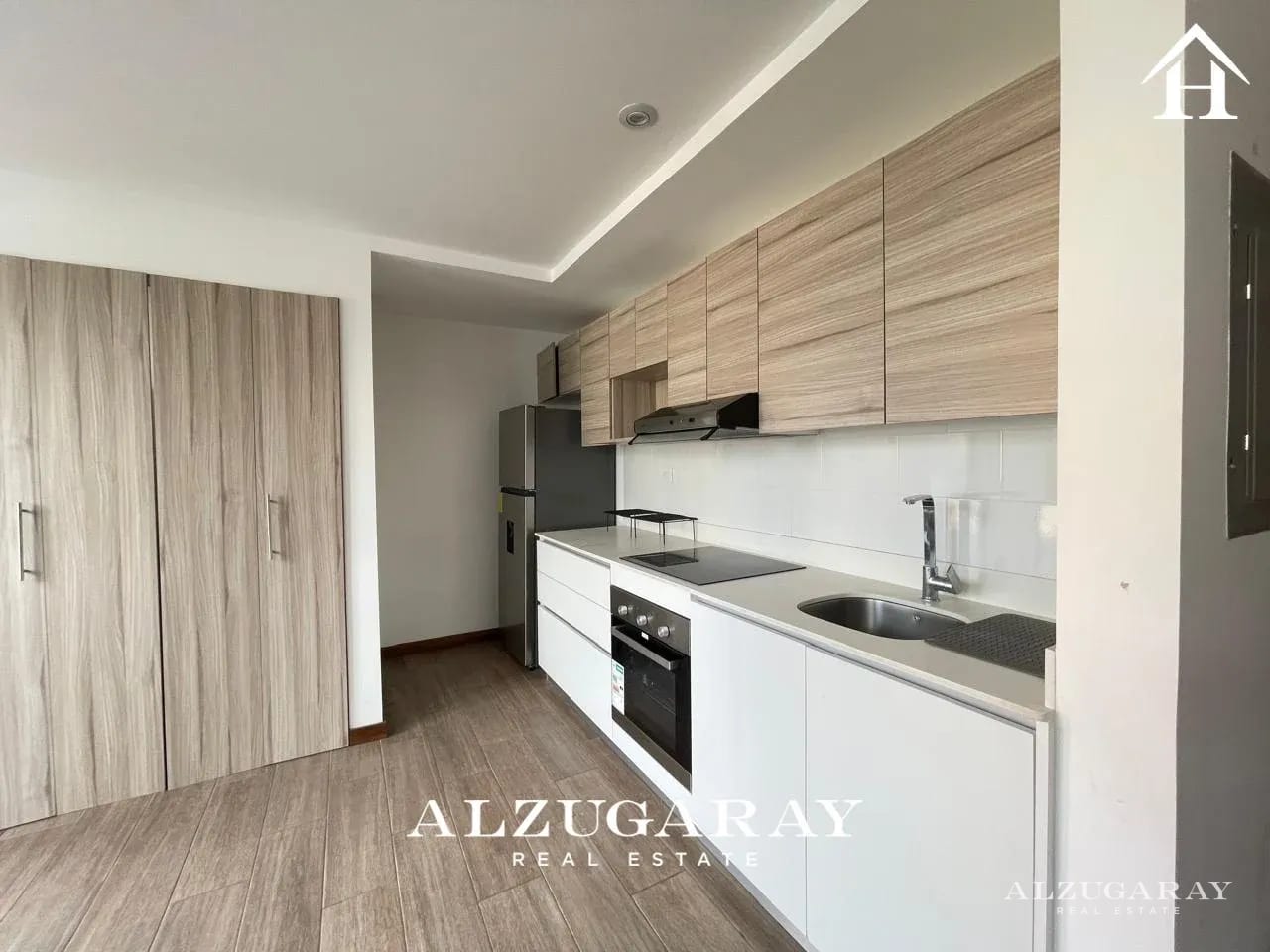 Apto. Semi Amueblado - 2 Hab. / Torre Milea Z.13 — Apartamento en Alquiler en Zona 13, Guatemala, Ciudad — foto 3 de 14