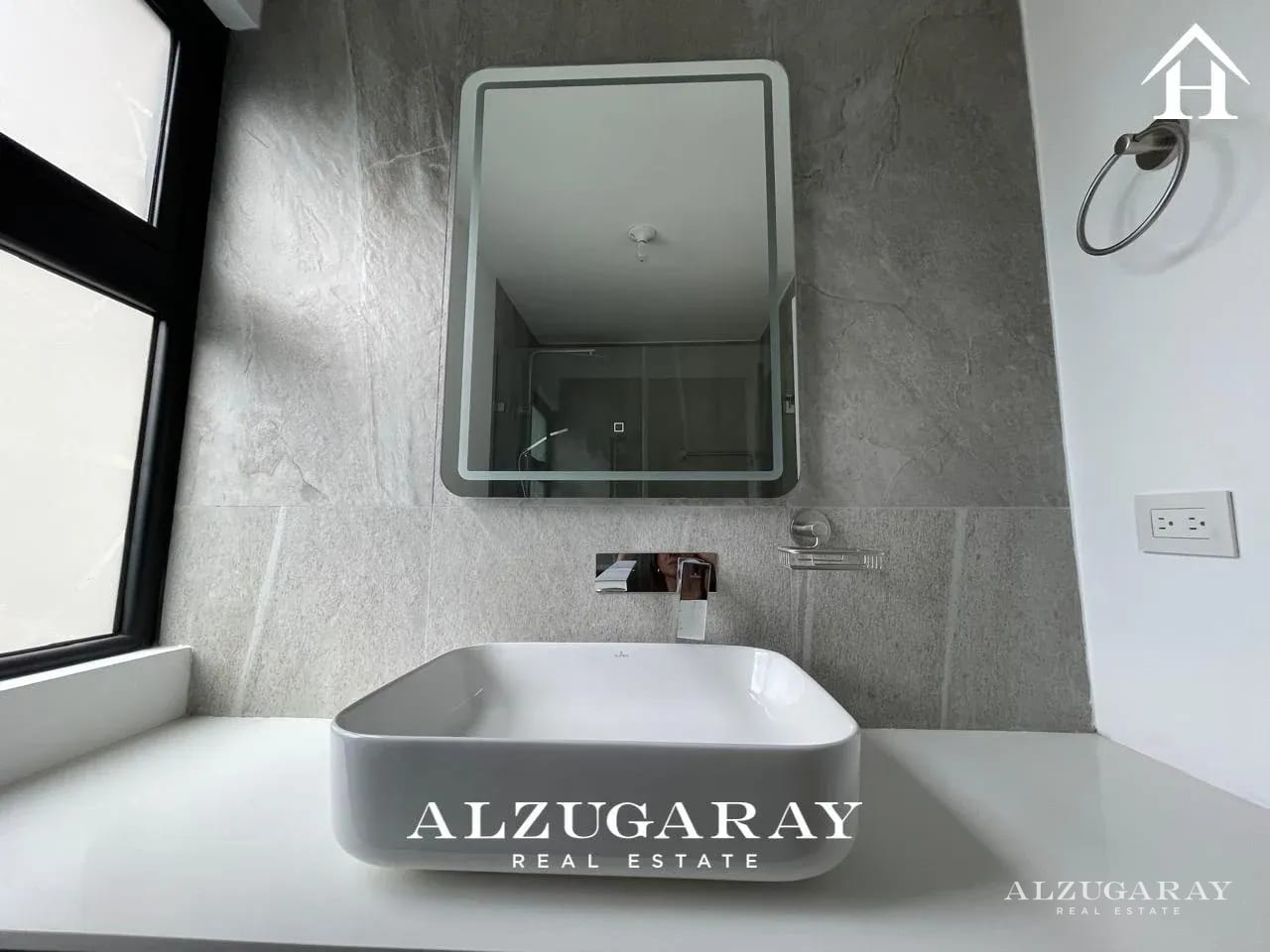 Apto Moderno C/balcones - 2 Hab./ Edif. Bonadiez, Z.10 — Apartamento en Alquiler en Bonadiez, Zona 10, Guatemala, Ciudad — foto 8 de 11