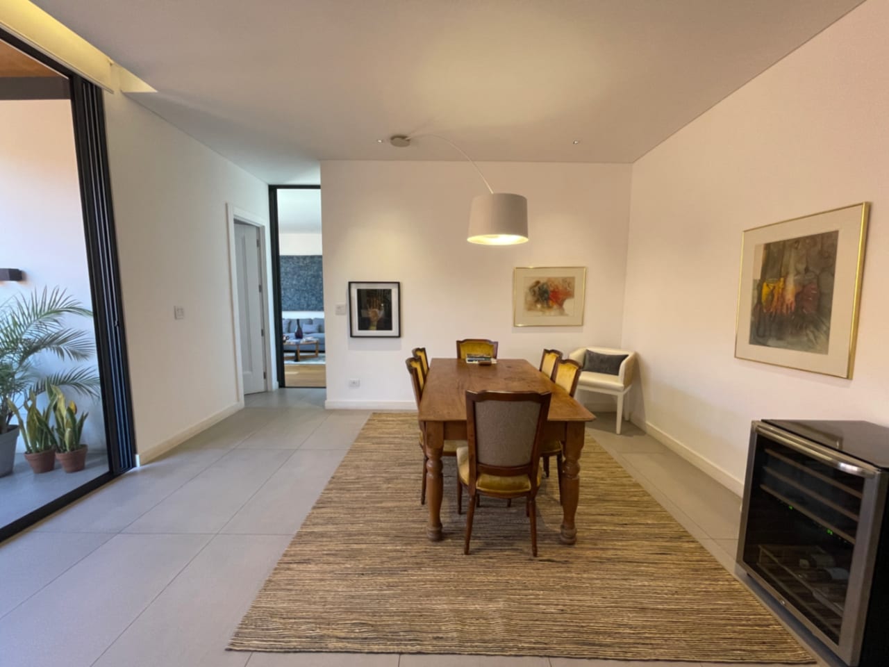 Apartamento Amueblado Renta Maranta Oakland Zona 10, 2 Dormitorios, Sala Familiar, Dormitorio de Servicio, 2 Parqueos y Bodega, 166 MTS2 $2,700 + Iva — Apartamento en Alquiler en Oakland I, Zona 10, Guatemala, Ciudad — foto 5 de 11