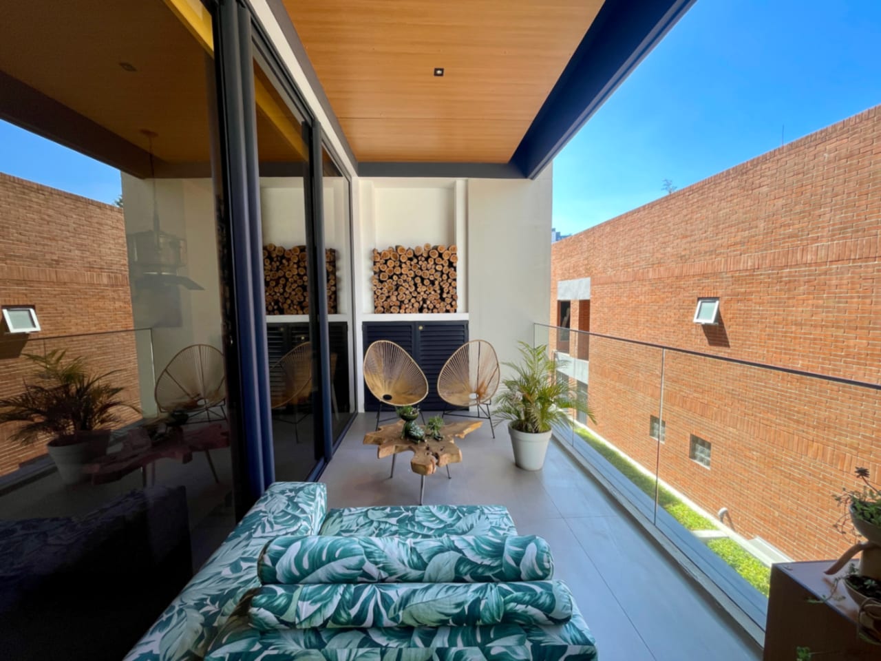 Apartamento Amueblado Renta Maranta Oakland Zona 10, 2 Dormitorios, Sala Familiar, Dormitorio de Servicio, 2 Parqueos y Bodega, 166 MTS2 $2,700 + Iva — Apartamento en Alquiler en Oakland I, Zona 10, Guatemala, Ciudad — foto 9 de 11