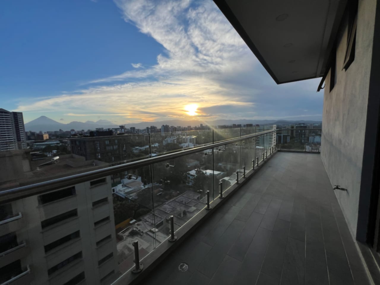 Apartamento Renta Zona 15 Vista Hermosa 2, Edificio Vhista , 2 Dormitorios , 2,5 Baños, 135 MTS2 $1,500 Linda Vista (no Se Aceptan Mascotas) — Apartamento en Alquiler en Vista Hermosa II, Zona 15, Guatemala, Ciudad — foto 2 de 16