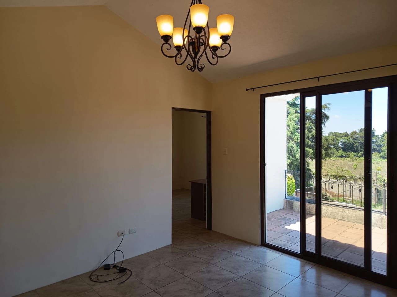 Casa Grande en Venta en Carretera al Salvador km. 25 — Casa en Venta en Carretera a El Salvador, Guatemala, Ciudad — foto 3 de 17