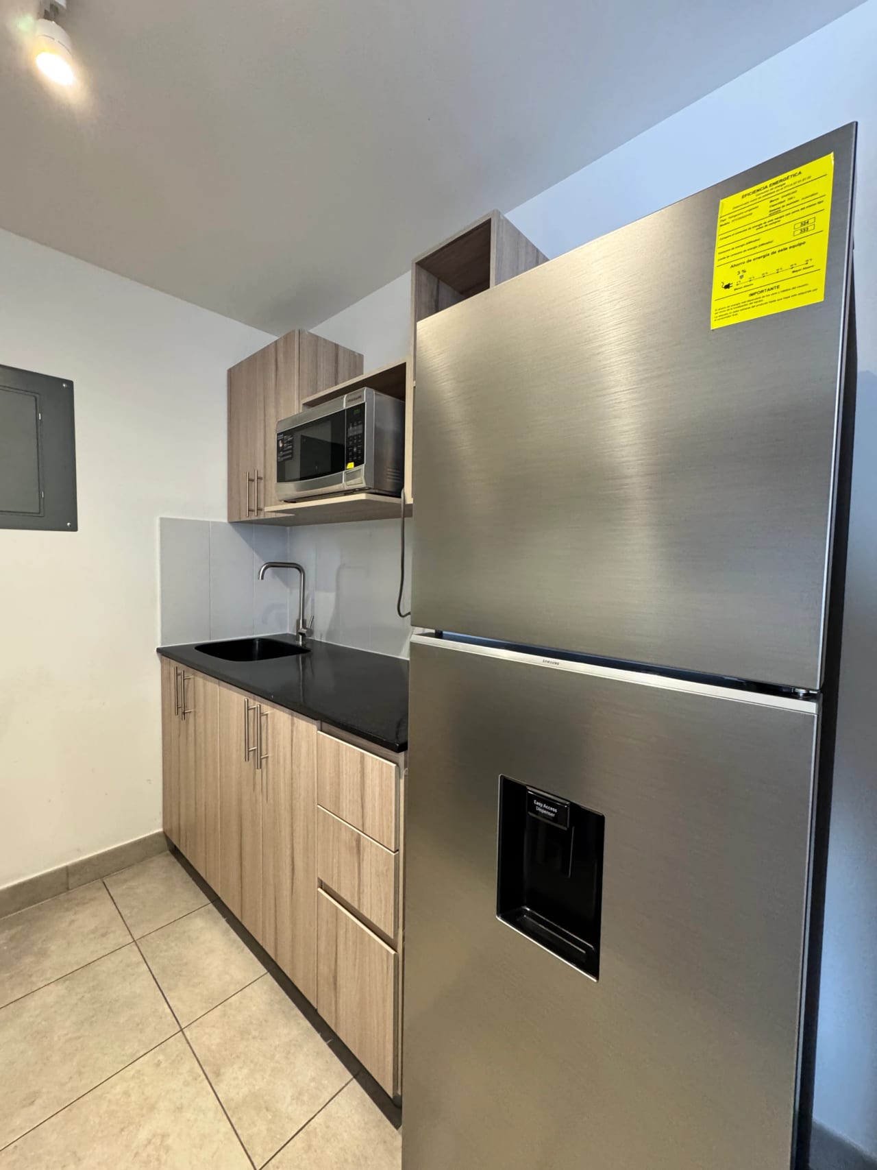 Apartamento Amueblado En Renta Zona 10 Fiamene — Apartamento en Alquiler en Zona 10, Guatemala, Ciudad — foto 2 de 10