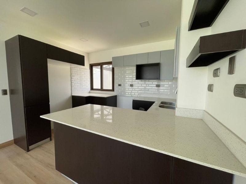 Moderna Casa en Venta | Zona 15, Colonia la Isla — Casa en Venta en El Maestro II, Zona 15, Guatemala, Ciudad — foto 16 de 17