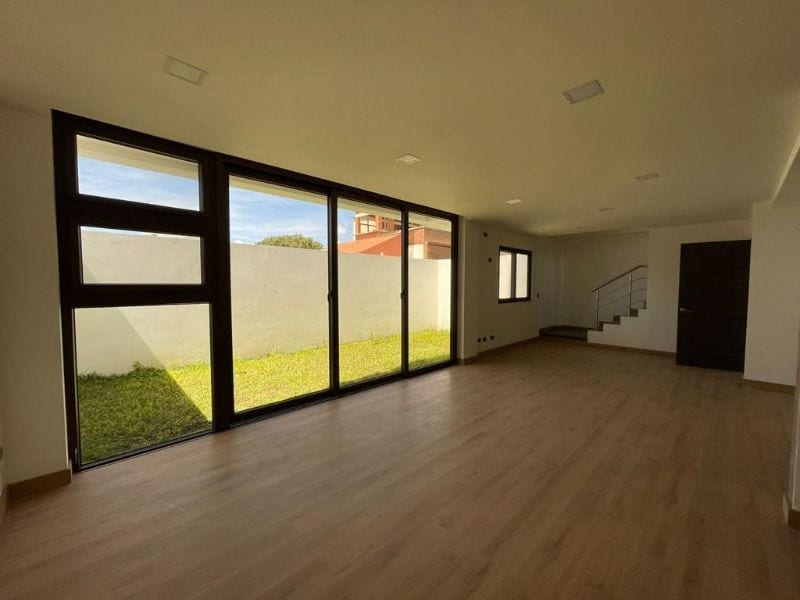 Moderna Casa en Venta | Zona 15, Colonia la Isla — Casa en Venta en El Maestro II, Zona 15, Guatemala, Ciudad — foto 9 de 17