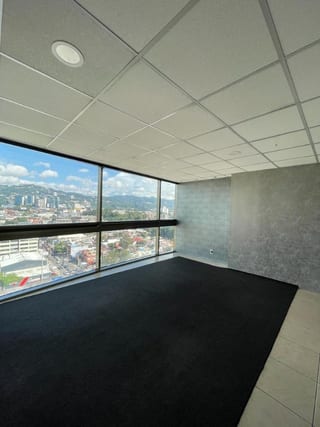 Oficina en venta o renta edificio Torino — Oficina en Venta en Zona 10, Guatemala, Ciudad — miniatura 2 de 12