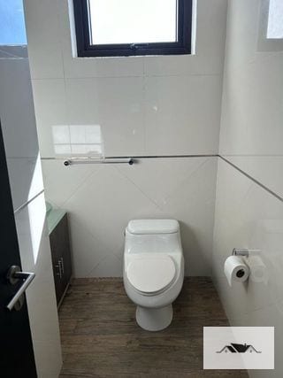En Venta o Renta Amplio Apartamento Remodelado Zona 10 — Apartamento en Venta en Ciudad Vieja, Zona 10, Guatemala, Ciudad — miniatura 2 de 14