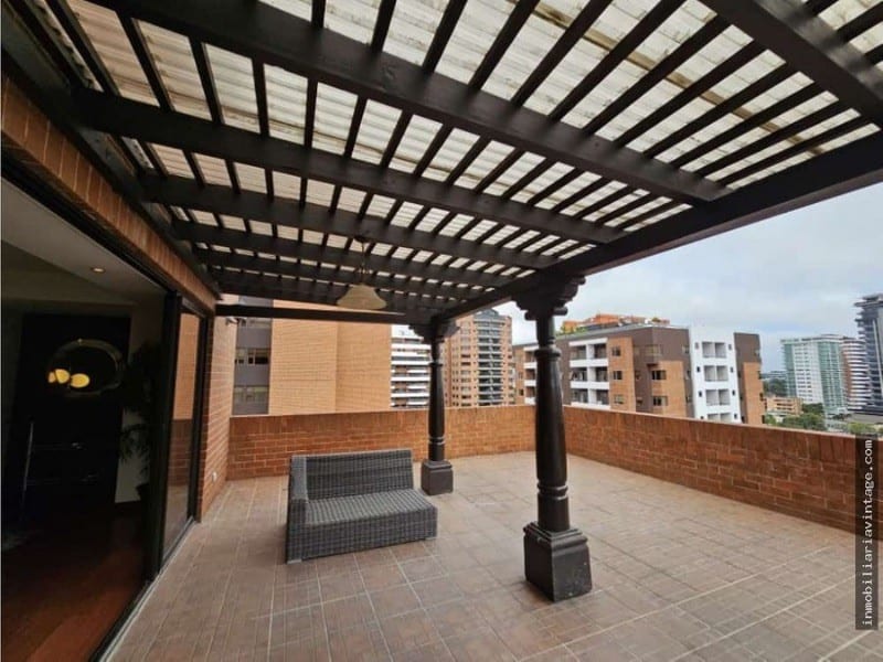 Amplio Apartamento Amueblado con Terraza en Renta Zona 14 — Apartamento en Alquiler en Arcángel Miguel, Zona 14, Guatemala, Ciudad — foto 1 de 8