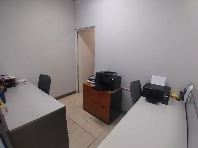 Oficina de 115m2 en Design Center, Zona 10 — Oficina en Alquiler en Zona 10, Guatemala, Ciudad — foto 6 de 8