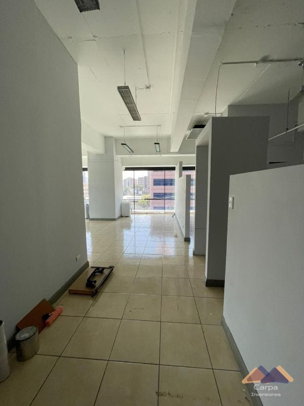 Oficina en Renta - Edificio Design Center - Zona 10 — Oficina en Alquiler en Design Center, Zona 10, Guatemala, Ciudad — foto 3 de 12