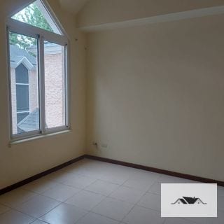 En Renta Hermosa Casa Zona 10 Condominio Reina Sofia — Casa en Alquiler en Zona 10, Guatemala, Ciudad — miniatura 7 de 10