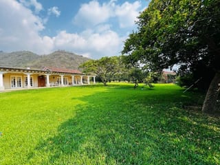 Antigua Guatemala casa Amueblada con amplio Jardin y 6 habitaciones — Casa en Alquiler en Antigua, Sacatepéquez — miniatura 2 de 9