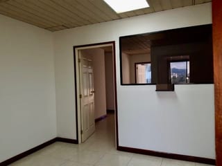 Oficina en renta en Edificio Murano Center zona 10 — Oficina en Alquiler en Zona 10, Guatemala, Ciudad — miniatura 3 de 7