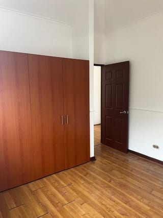 Townhouse en Venta Villas del Pinar I CAES — Casa en Venta en Carretera a El Salvador, Guatemala, Ciudad — miniatura 6 de 12